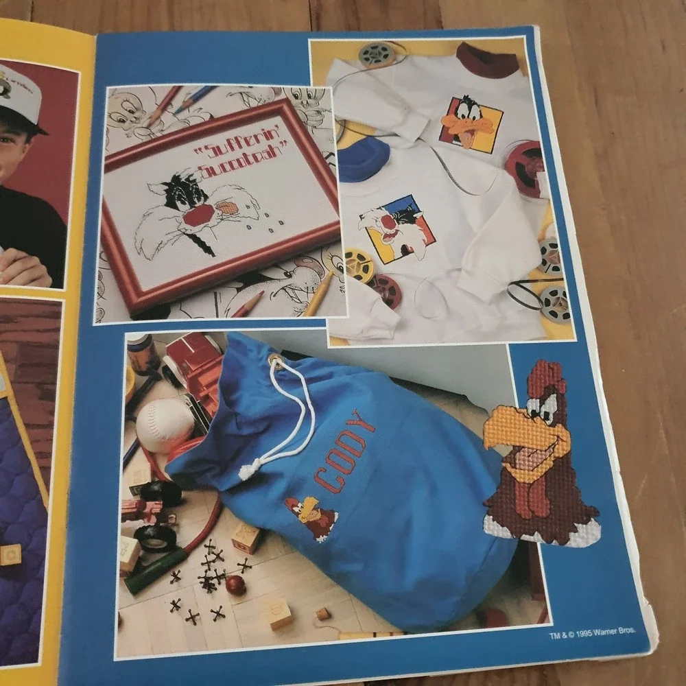 Vintage Looney Tunes Cross Stitch Pattern Book Lot Leisure‎ Arts 2564 2723 1990s